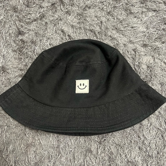 NWOT Smiley Face Bucket Hat! - Picture 2 of 10